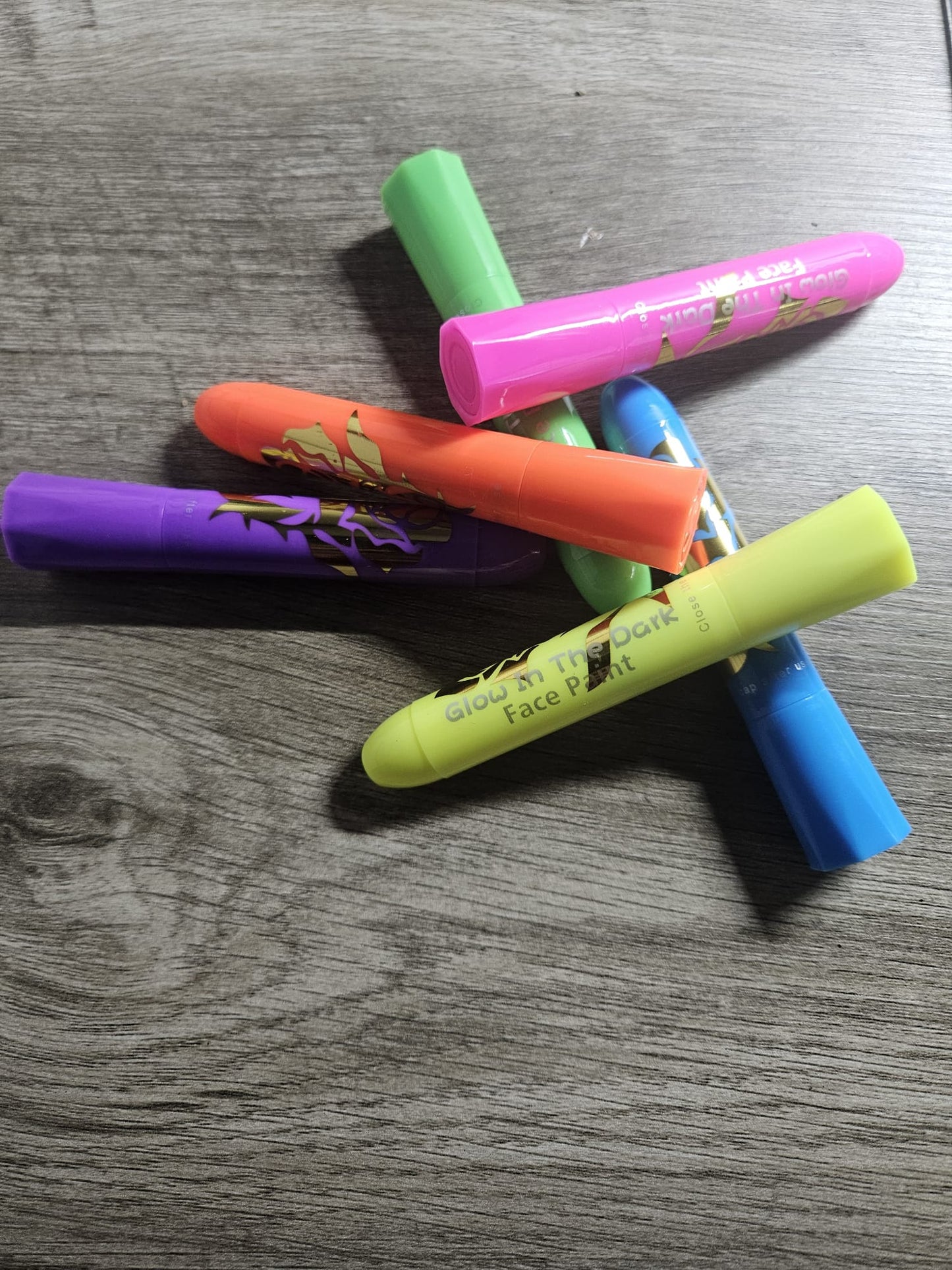 6 Pcs Glow in The Dark Body Face Paint Neon Glow in The Black Light UV Fluorescent Crayons Paint Sticks Makeup Kit for Kids Adults Halloween Masquerade Mardi Gras Blacklight Birthday Party.