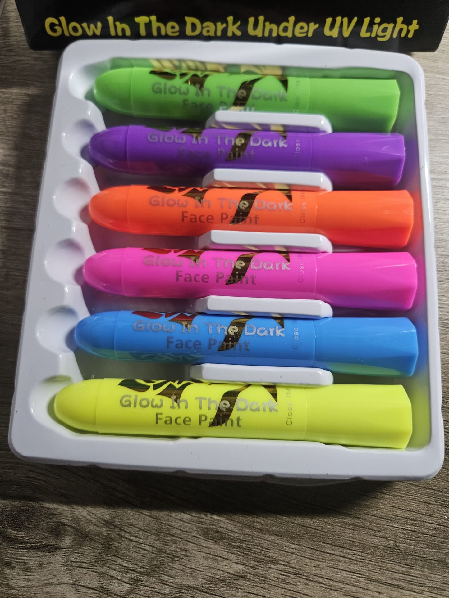 6 Pcs Glow in The Dark Body Face Paint Neon Glow in The Black Light UV Fluorescent Crayons Paint Sticks Makeup Kit for Kids Adults Halloween Masquerade Mardi Gras Blacklight Birthday Party.
